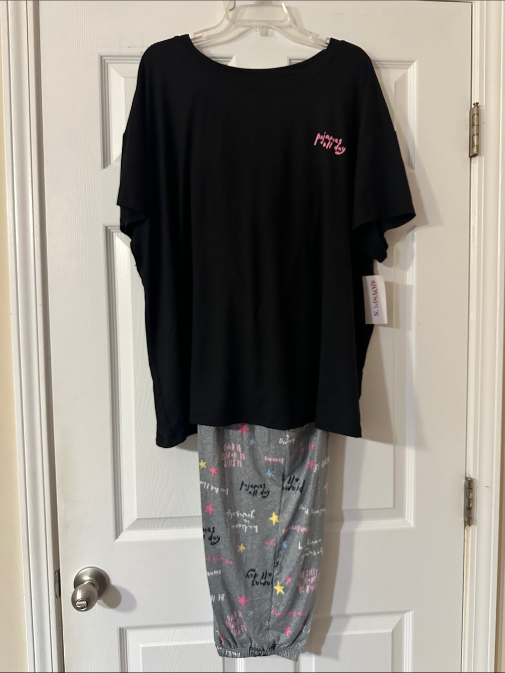 Women's Black Short-Sleeve Pajama Top with Gray Star-Print Pants - Pink Accents